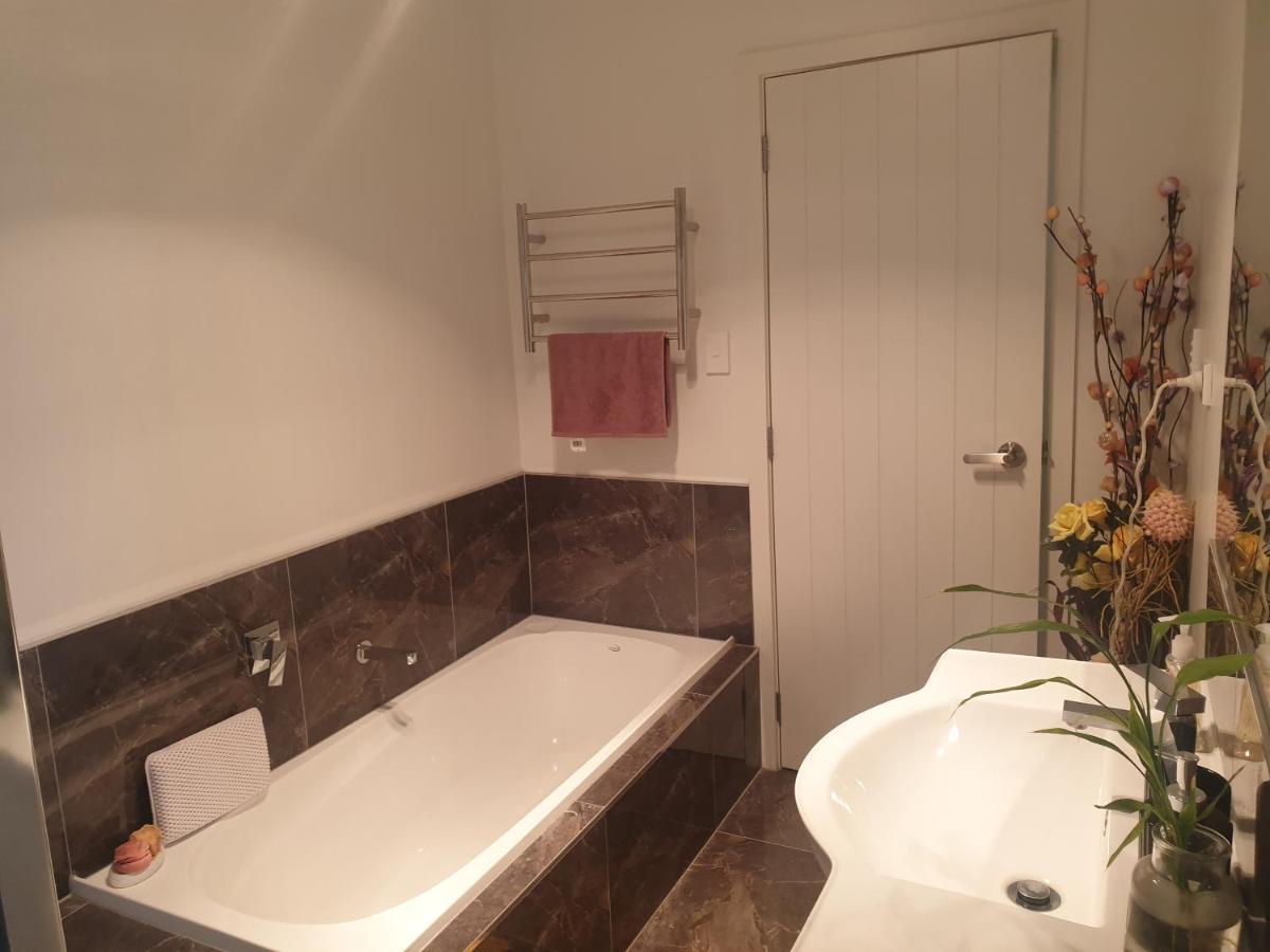 Bed N Breakfast On Pear Tree Lane Apartamento Hamilton Exterior foto